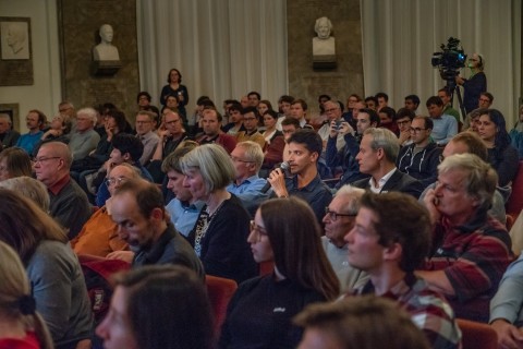 Distinguished Lecturer: John Preskill