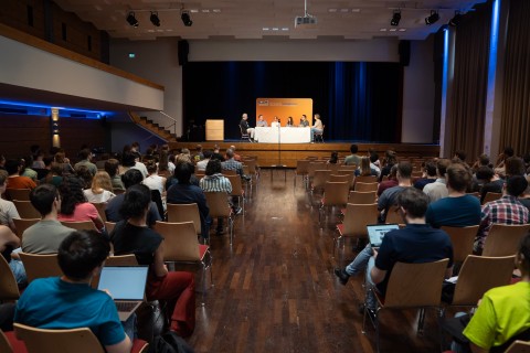 MCQST 2025 - Quantum Stammtisch - Simone Warzel (TUM) and Robert Raussendorf (Leibniz University) with Sophia Economou (Virginia Tech), Stefan Filipp (WMI), Robert König (TUM) and Thomas Monz (AQT & Univ. of Innsbruck)