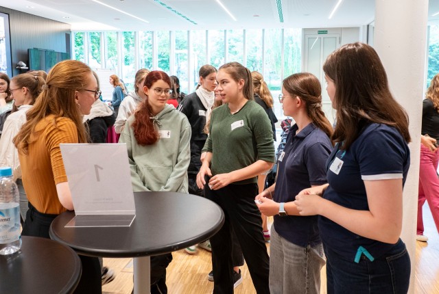 Girls_in_Science_33