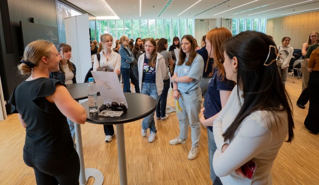 Girls_in_Science_34