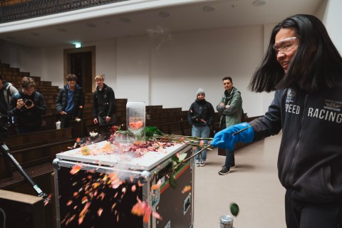 The public had the chance to freeze roses with liquid nitrogen at the end of the public talk.