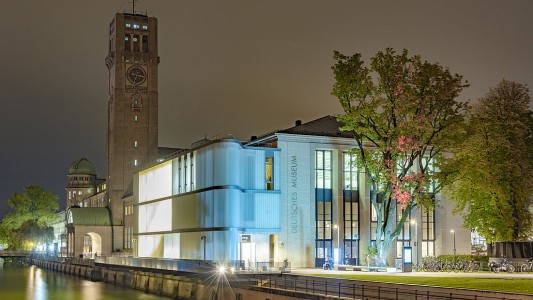 Deutsches Museum at night.
