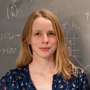 Annabelle Bohrdt standing in front of a blackboard with mathematical formulas.