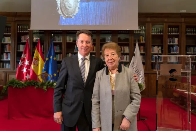 Ignacio Cirac with his mother at the ceremony of his most recent honorary doctorate.