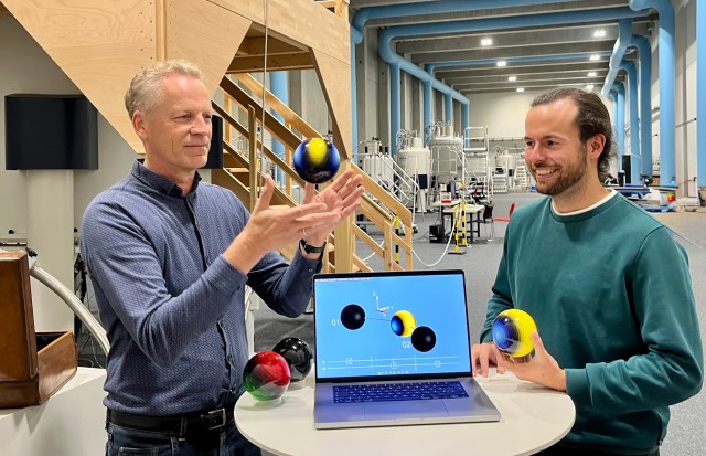 Abb_1_SG_und_DH_in_BNMRZ_NMR_Labor_mit_Laptop