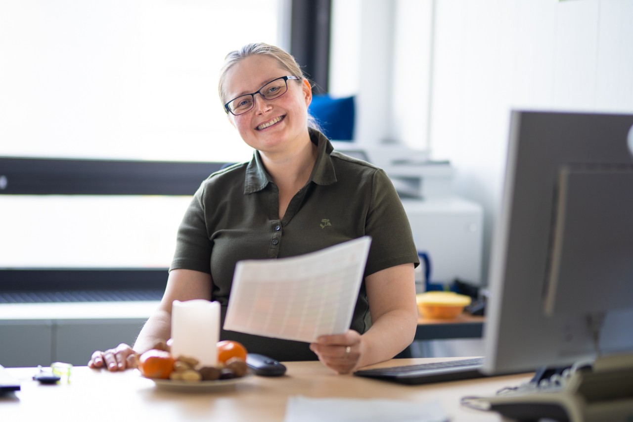 Marianne Köpf at her desk in her office at TUM.