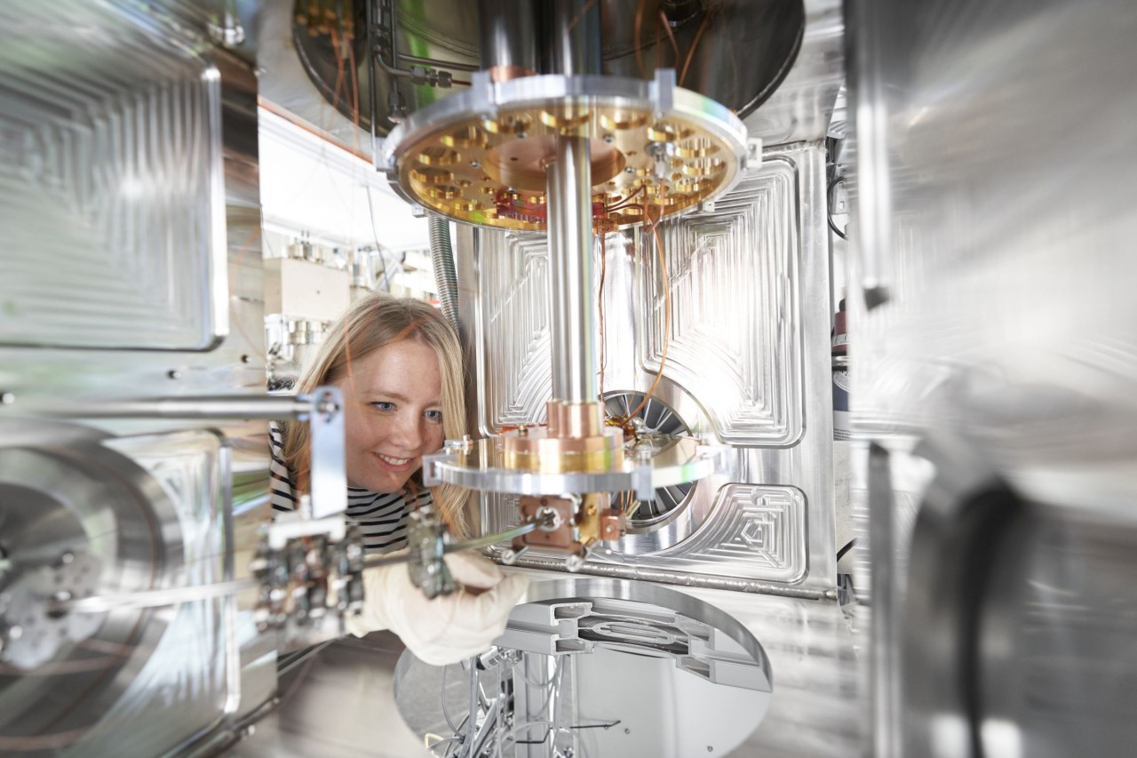 Isabel Rabey Isabel Rabey working on an experiment in the Quantum Dynamics lab at MPQ: