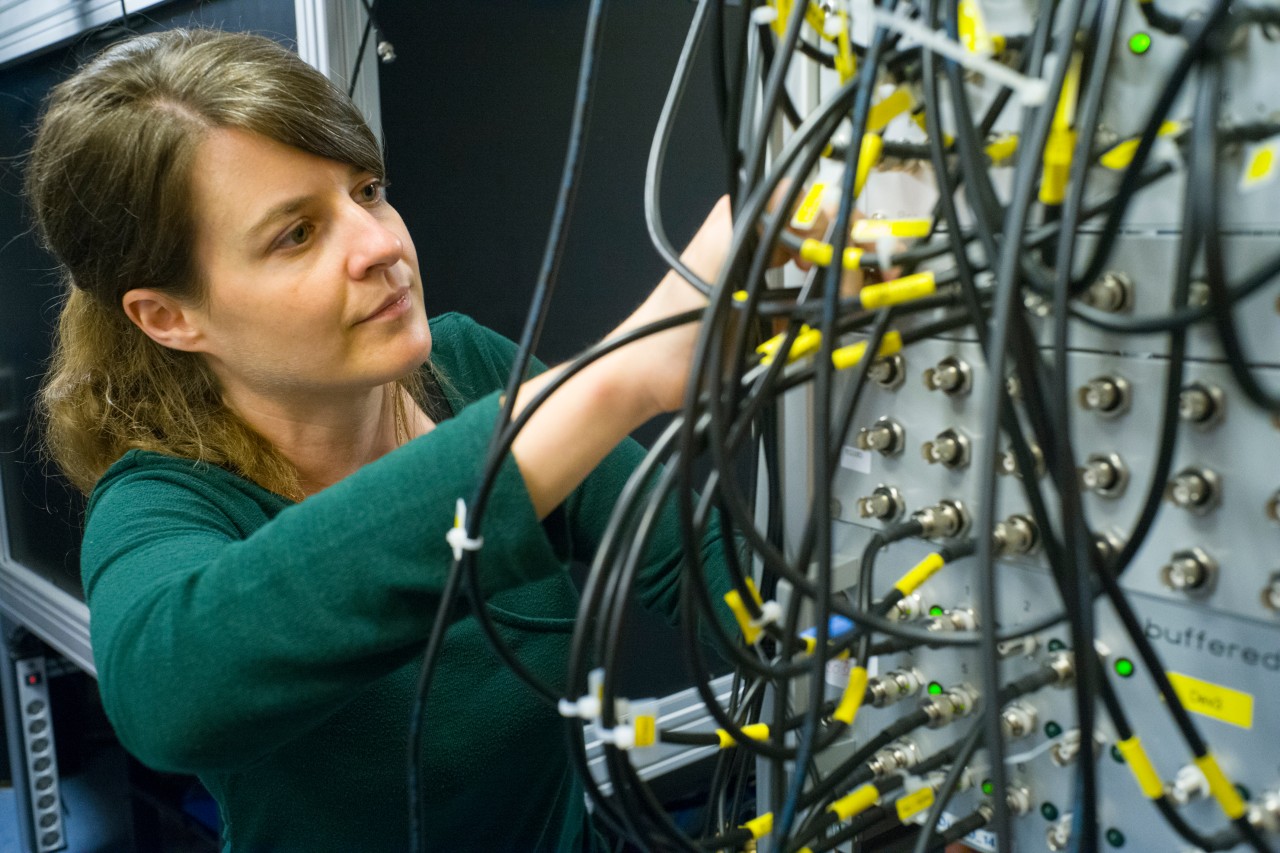 Monika Aidelsburger Female researcher working in a quantum laboratory.