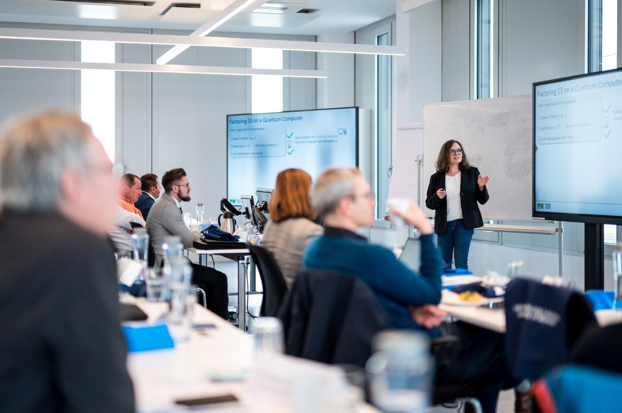 People sitting in a worshop room, following the explanations of presenter Judith Gabel.