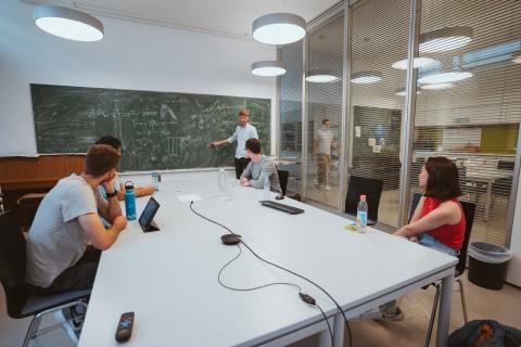 Introduction to hands-on experiments at the Walther-Schottky-Institute, TUM