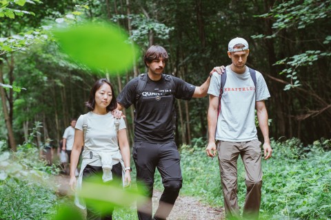 Trust excersices during a mental heatlh hike 